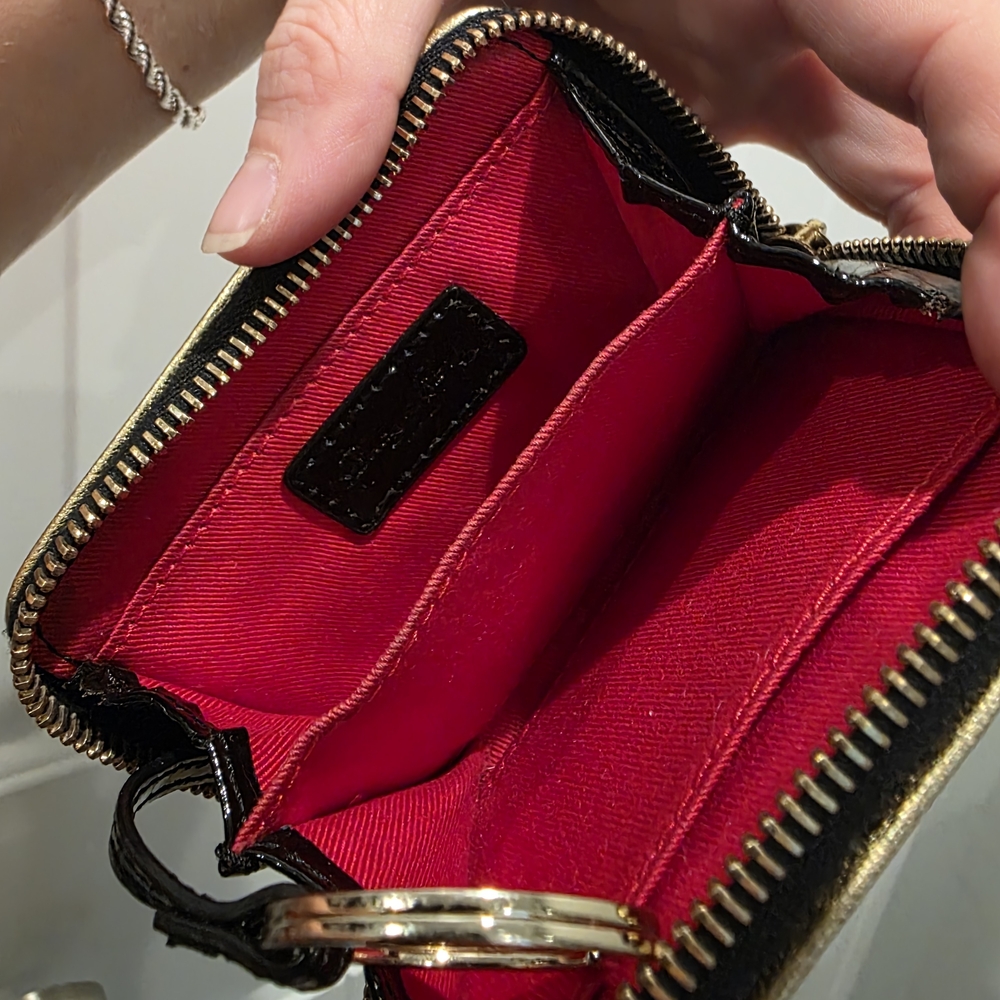 Dooney & Bourke Black Patent Leather Wallet In Excellent Condition - Picture 6 of 6